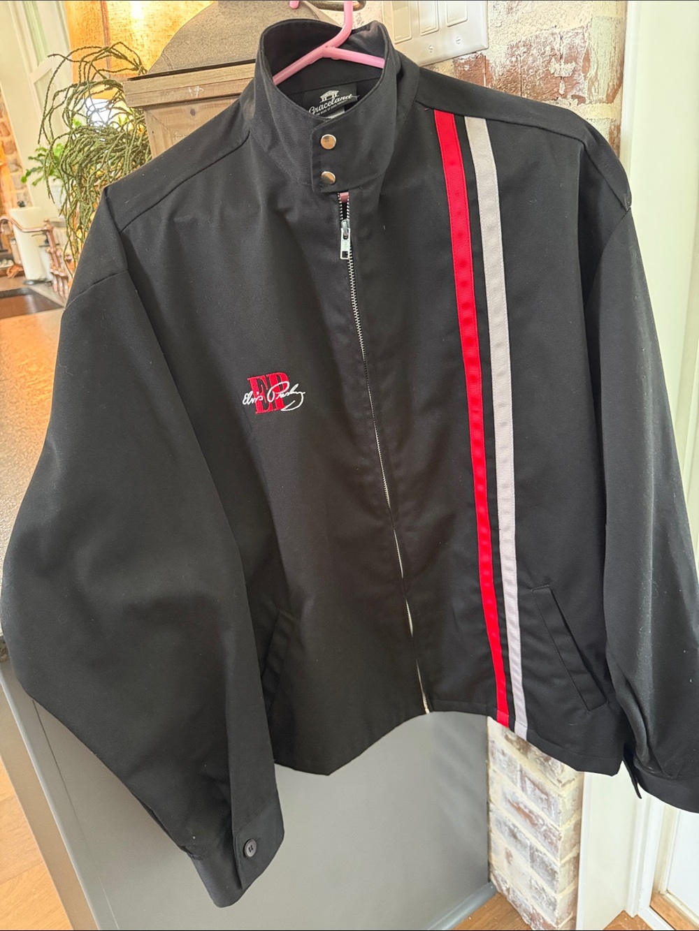 Men’s Sz 2 X ELVIS PRESLEY GRACELAND black zip up jacket